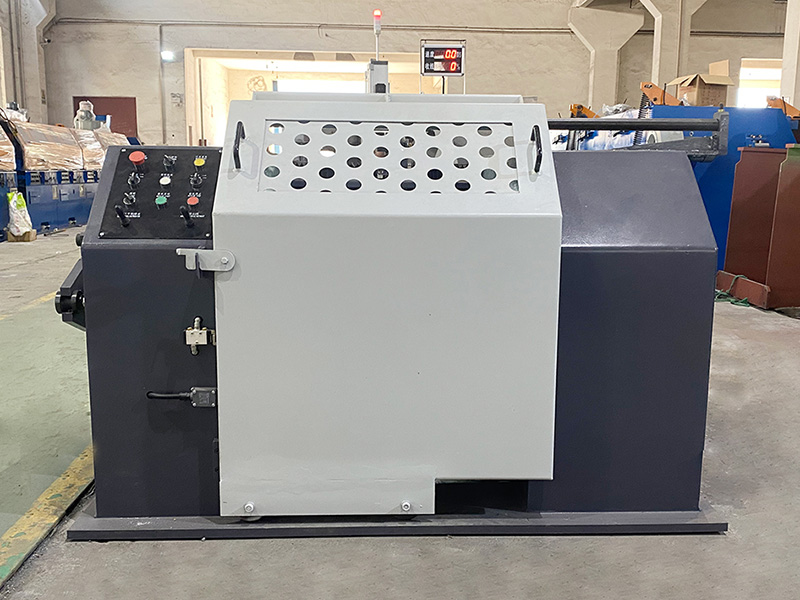 স্পুল টেক-আপ মেশিন কীভাবে উপাদানের বেধ বা ঘনত্বের বৈচিত্র্য পরিচালনা করে এবং সেই অনুযায়ী ঘুরার টান সামঞ্জস্য করার নমনীয়তা আছে কি?